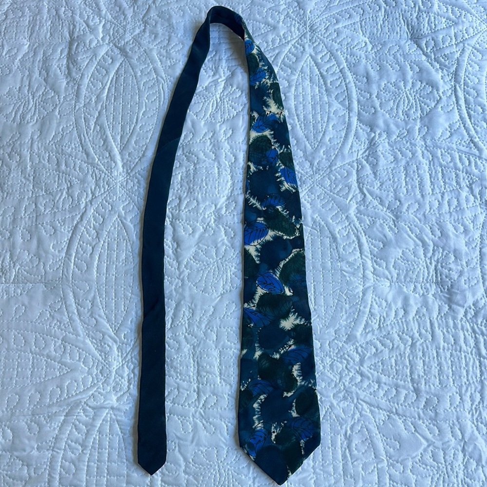 Robert Daskai Elegant Blue Floral Men's Tie